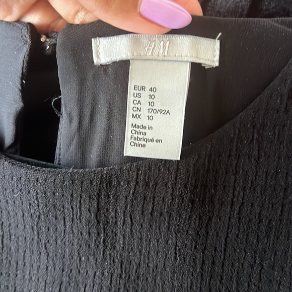 Black dress - Picture 3 of 3